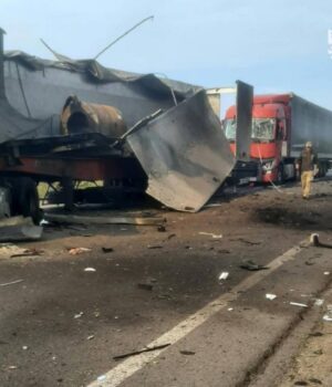 Армія-РФ-завдала-ударів-по-автомобільній-дорозі-на-Одещині:-уражено-фури,-є-поранені Армія-РФ-завдала-ударів-по-автомобільній-дорозі-на-Одещині:-уражено-фури,-є-поранені