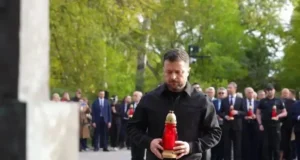 Зеленський вшанував жертв Бабиного Яру разом із делегаціями Ізраїлю та Німеччини Зеленський вшанував жертв Бабиного Яру разом із делегаціями Ізраїлю та Німеччини