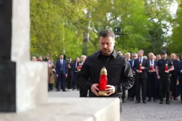 Зеленський вшанував жертв Бабиного Яру разом із делегаціями Ізраїлю та Німеччини Зеленський вшанував жертв Бабиного Яру разом із делегаціями Ізраїлю та Німеччини