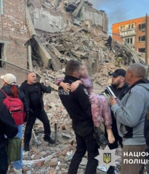 Росія-вдарила-ракетами-по-Прилуках,-є-загиблі-та-поранені,-зруйнована-житлова-5-поверхівка Росія-вдарила-ракетами-по-Прилуках,-є-загиблі-та-поранені,-зруйнована-житлова-5-поверхівка