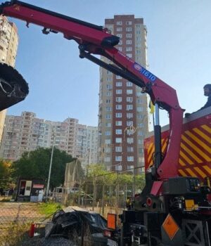 Балістика-не здетонувала:-після-атаки-у Києві-серед-будинків-лежала-бойова-частина-ракети-(фото)