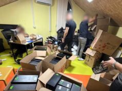 Суд арештував понад 400 телефонів, оргтехніку і майже 30 тисяч доларів у справі про колцентр... Суд-арештував-понад-400-телефонів,-оргтехніку-і-майже-30-тисяч-доларів-у-справі-про-колцентр.