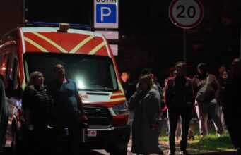Дрон атакував житловий будинок у Києві: четверо постраждалих, зокрема діти РФ вдарила по багатоповерхівці в Києві: частину будинку зруйновано, серед постраждалих діти