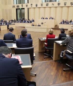 Скасування санкцій та зброї для України: німецька АдН готує скандальну резолюцію