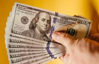 Долар не відступає від 45 гривень: курс валют на 8 жовтня 2026 року Долар не відступає від 45 гривень: курс валют на 8 жовтня 2026 року