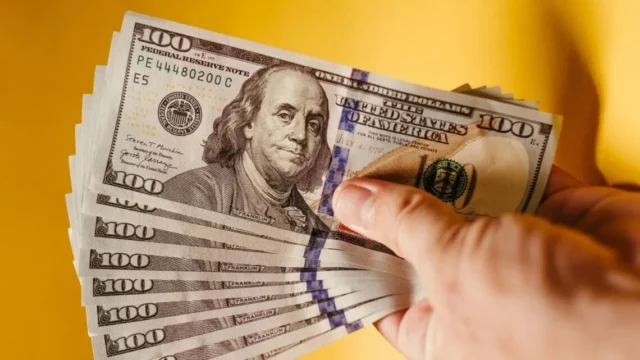 Долар не відступає від 45 гривень: курс валют на 8 жовтня 2026 року Долар не відступає від 45 гривень: курс валют на 8 жовтня 2026 року
