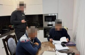 ДБР оголосило підозри 12 посадовцям Поліського лісового офісу через продаж деревини ДБР-оголосило-підозри-12-посадовцям-Поліського-лісового-офісу-через-продаж-деревини