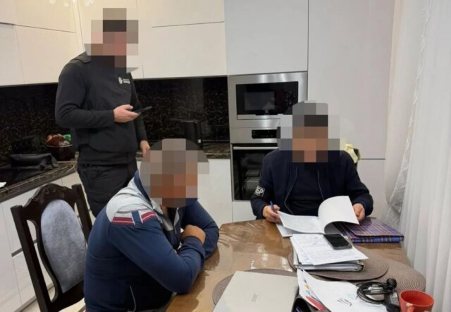 ДБР оголосило підозри 12 посадовцям Поліського лісового офісу через продаж деревини ДБР-оголосило-підозри-12-посадовцям-Поліського-лісового-офісу-через-продаж-деревини