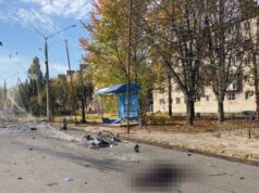 Бомбовий удар у Краматорську: 33 загиблих, 18 поранених Це-дорога,-вкрита-тілами.-Репортаж-з-місця-російського-удару-по-рейсових-автобусах-у-Краматорську