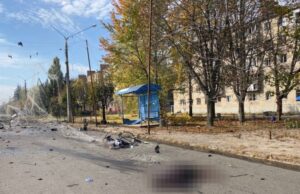 Бомбовий удар у Краматорську: 33 загиблих, 18 поранених Це-дорога,-вкрита-тілами.-Репортаж-з-місця-російського-удару-по-рейсових-автобусах-у-Краматорську