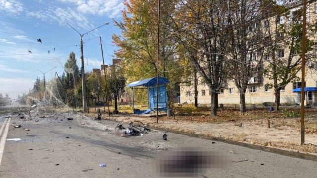 Бомбовий удар у Краматорську: 33 загиблих, 18 поранених Це-дорога,-вкрита-тілами.-Репортаж-з-місця-російського-удару-по-рейсових-автобусах-у-Краматорську