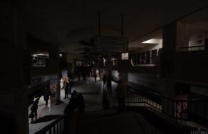 У київському метро стався блекаут: призупинено рух поїздів і роботу ескалаторів У-київському-метро-стався-блекаут:-призупинено-рух-поїздів-і-роботу-ескалаторів