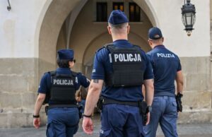 Українець, який здійснив напад з ножем на монастир у Польщі, визнав свою вину. Йому загрожує... Українець,-який-здійснив-напад-з-ножем-на-монастир-у-Польщі,-визнав-свою-вину-Йому-загрожує.