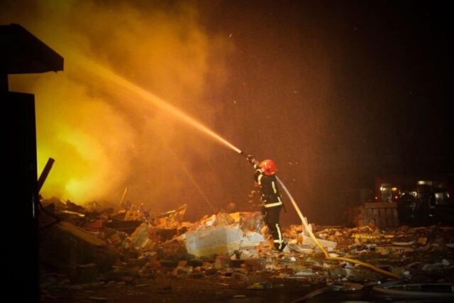 Росія вдарила КАБом поблизу багатоповерхівки в Запоріжжі: є загиблий і поранені Росія-вдарила-КАБом-поблизу-багатоповерхівки-в-Запоріжжі:-є-загиблий-і-поранені