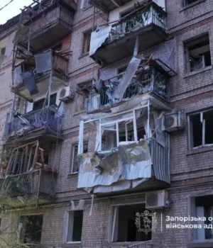 росіяни-завдали-6-ударів-по-Запоріжжю-–-загинув-чоловік,-серед-поранених-дитина,-пошкоджено-заклад-освіти