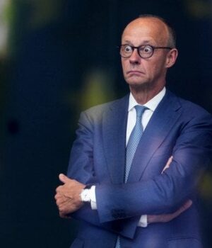Скандал-через-день-народження-Путіна:-Мерц-розніс-Шредера-за зустріч-з «фюрером» Скандал-через-день-народження-Путіна:-Мерц-розніс-Шредера-за зустріч-з «фюрером»