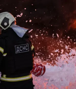 630_360_1782559784_187.webp У Києві уламки дрона впали біля бізнес-центру, горить авто