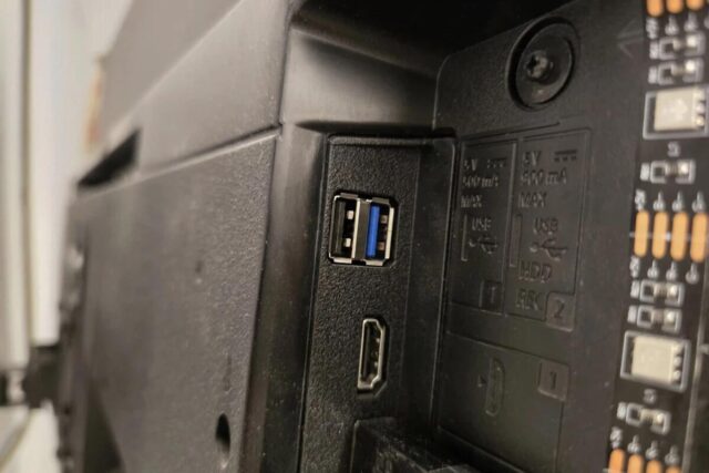 Ви дарма використовуєте USB-порт телевізора лише для фільмів: 5 корисних функцій Ви-дарма-використовуєте-usb-порт-телевізора-лише-для-фільмів:-5-корисних-функцій