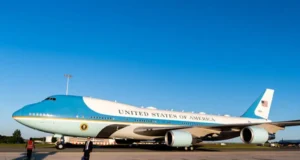 Керівник Секретної служби США засудив журналістів за розголошення деталей про зміну літака Трампа Керівник-Секретної-служби-США-розкритикував-журналістів-за-розголошення-таємної-зміни-літака-Трампа