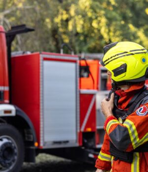 У Харкові після атаки російського дрона горить медзаклад, поранено людину