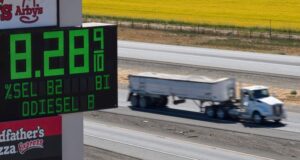 Трамп оголосив про угоду з Путіним щодо постачання російського дизельного пального, викликавши критику в Україні... Трамп-домовився-з-Путіним-про-експорт-дизельного-пального-Україна-назвала-це-«подарунком»-Росії.-Реакції