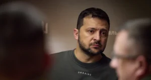 Зеленський обговорив з Макроном додаткові пакети ППО під час обстрілів Києва Зеленський-поговорив-з-Макроном-під-час-атаки-рф-на-Київ:-про-що-домовились