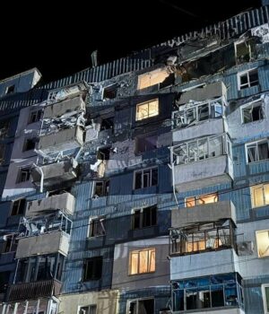 Сотні-вибитих-вікон-і поранені-люди:-уДніпрі-дрон-атакував-багатоповерхівку Сотні-вибитих-вікон-і поранені-люди:-уДніпрі-дрон-атакував-багатоповерхівку