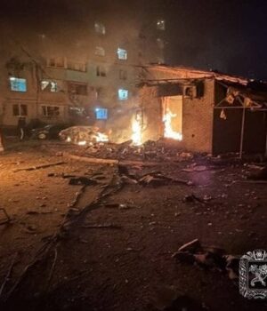 Кривавий-удар-по-передмістю-Харкова:-ракета-влучила-в-магазин,-є-загиблі-та-поранені-діти-(фото) Кривавий-удар-по-передмістю-Харкова:-ракета-влучила-в-магазин,-є-загиблі-та-поранені-діти-(фото)