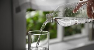 Скільки води треба випивати щодня, щоб схуднути: відповідь дієтологині Скільки-води-треба-випивати-щодня,-щоб-схуднути:-відповідь-дієтологині