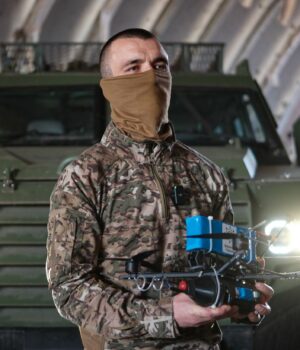 fpv_dron_operator_dronu_ukr_vii__skovi_foto___vitalii___nosach_rbk_ukrai__na20240013_6acc3bd8d78bb.jpg Сили безпілотних систем розкрили кількість ліквідованих окупантів за цей рік та весь час