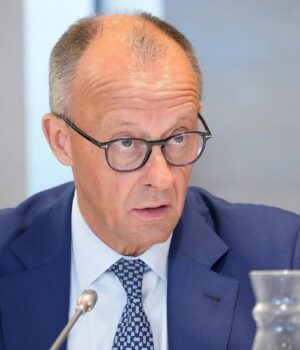 “Зберігаємо-санкції”:-Мерц-засудив-дизельну-угоду-США-з-Росією “Зберігаємо-санкції”:-Мерц-засудив-дизельну-угоду-США-з-Росією