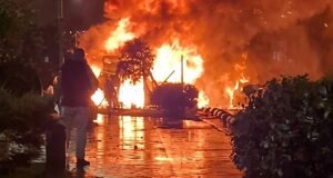 Удар російського дрона по житловому будинку в Києві: одна жертва та кілька поранених У Києві дрон вдарив по 25-поверхівці, загинула жінка