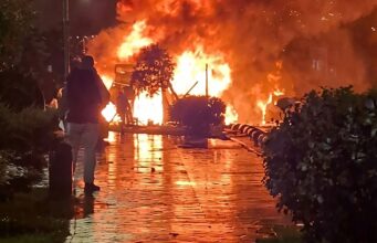 Удар російського дрона по житловому будинку в Києві: одна жертва та кілька поранених У Києві дрон вдарив по 25-поверхівці, загинула жінка