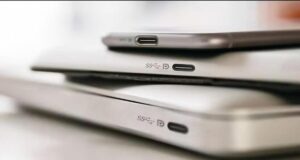 Незвичний значок біля USB-C на ноутбуці: яку важливу функцію він позначає Незвичний-значок-біля-usb-c-на-ноутбуці:-яку-важливу-функцію-він-позначає