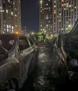 У-Києві-російський-дрон-влучив-у-25-поверхівку:-є-загиблі-і-поранені У-Києві-російський-дрон-влучив-у-25-поверхівку:-є-загиблі-і-поранені