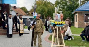 Прощання з воїном Андрієм Єфрємовим у Нововолинську Нововолинськ-попрощався-з-Героєм-Андрієм-Єфрємовим