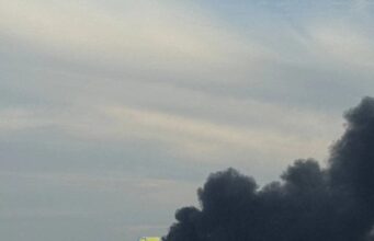 У Росії знову “двіжуха”: величезна пожежа охопила завод у Ростовській області (фото, відео) У Росії-знову-“двіжуха”:-величезна-пожежа-охопила-завод-у Ростовській-області-(фото,-відео)