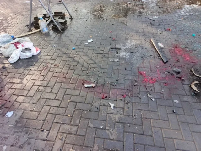 Російські нацисти тричі вдарили по людям у пункті набору води в Краматорську Російські нацисти тричі вдарили по людям у пункті набору води в Краматорську