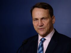 Польський міністр закордонних справ звернувся до Ілона Маска через обмеження Starlink в Україні “Ми спостерігаємо за тобою”: у Польщі звернулися до Маска через обмеження Starlink в Україні
