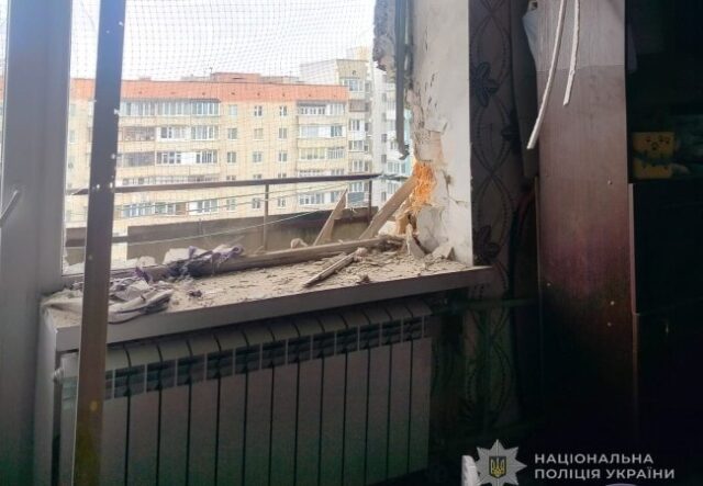 Пошкоджений будинок на проспекті Соборності: поліція працює на місцях влучань у Луцьку. ФОТО Пошкоджений-будинок-на-проспекті-Соборності:-поліція-працює-на-місцях-влучань-у-Луцьку.-ФОТО