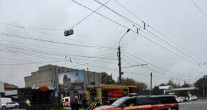РФ вдарила по гуртовому складі в Луцьку: під завалами знаходять загиблих, кількість жертв росте — усі деталі (оновлено) РФ вдарила-по гуртовому-складі-в Луцьку:-під-завалами-знаходять-загиблих,-кількість-жертв-росте —-усі-деталі-(оновлено)