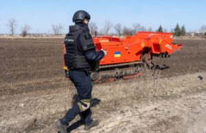 Дрони знищують найпідступніші міни, якими всіяна чверть України, – The Guardian Дрони-знищують-найпідступніші-міни,-якими-всіяна-чверть-України,-–-the-guardian