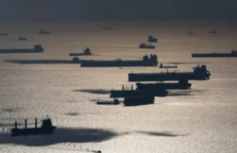 Трамп пропонує послабити санкції для танкерів, що перевозять російську нафту Трамп-хоче-послабити-санкції-проти-"тіньового-флоту",-який-перевозить-російську-нафту-–-reuters