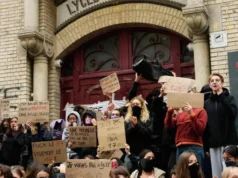 Французькі фермери приєднаються до масових протестів Французькі фермери приєднаються до масових протестів