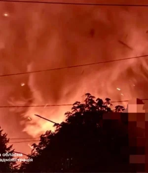 Запоріжжя-під-атакою-ворога-–-є-влучання-у-підприємство,-спалахнула-масштабна-пожежа Запоріжжя-під-атакою-ворога-–-є-влучання-у-підприємство,-спалахнула-масштабна-пожежа