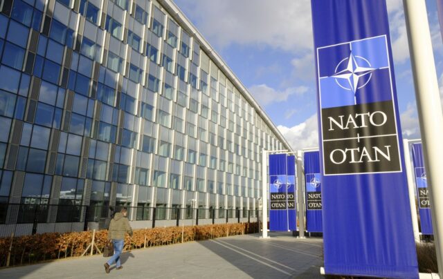 Інцидент з пожежею суден у Чорному морі: НАТО скликає послів на засідання НАТО терміново скликає засідання через атаки РФ на судна в Чорному морі