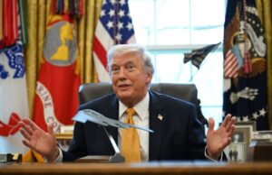 Трамп знову коментує Крим, стверджуючи, що він “омивається океаном” Трамп побачив “океан” з чотирьох сторін навколо Криму: “Я розбираюся”