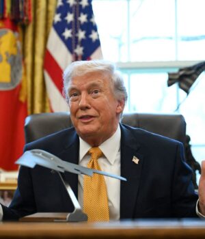 Трамп побачив “океан” з чотирьох сторін навколо Криму: “Я розбираюся”