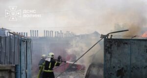 У Луцьку внаслідок обстрілу горів гаражний кооператив. ФОТО У-Луцьку-внаслідок-обстрілу-горів-гаражний-кооператив.-ФОТО