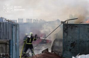 У Луцьку внаслідок обстрілу горів гаражний кооператив. ФОТО У-Луцьку-внаслідок-обстрілу-горів-гаражний-кооператив.-ФОТО
